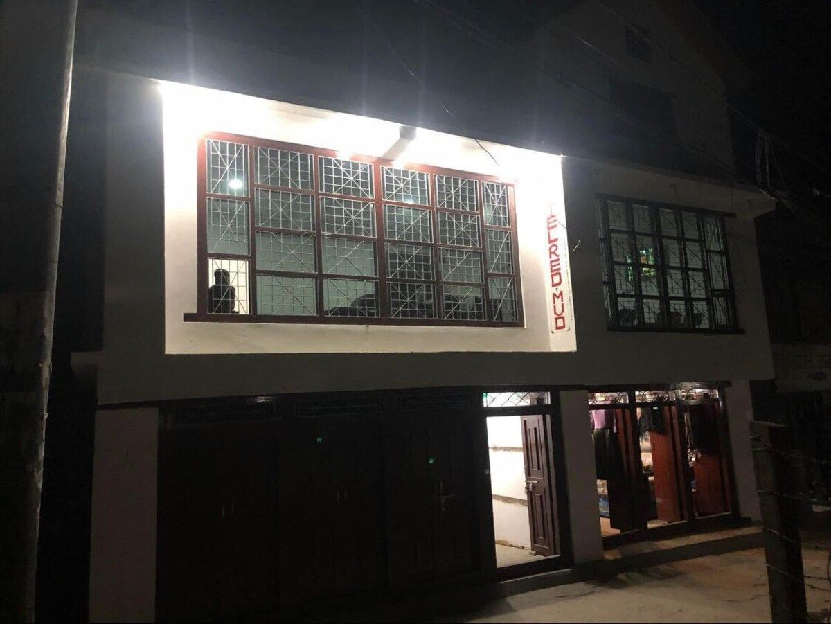 Hotel D4 Red Mud cover